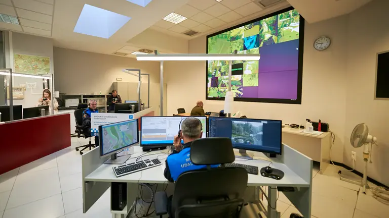 Sala de cámaras de vigilancia de Policía Municipal de Pamplona. PABLO LASAOSA