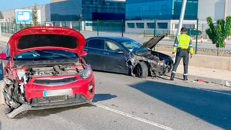 Un conductor borracho provoca una colisión entre dos vehículos en Marcilla. GUARDIA CIVIL