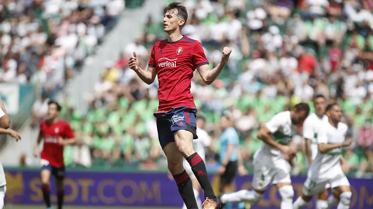 Osasuna se enfrenta al Elche en el Martínez Valero en el partido correspondiente a la trigésimo cuarta jornada de La Liga. C.A. OSASUNA