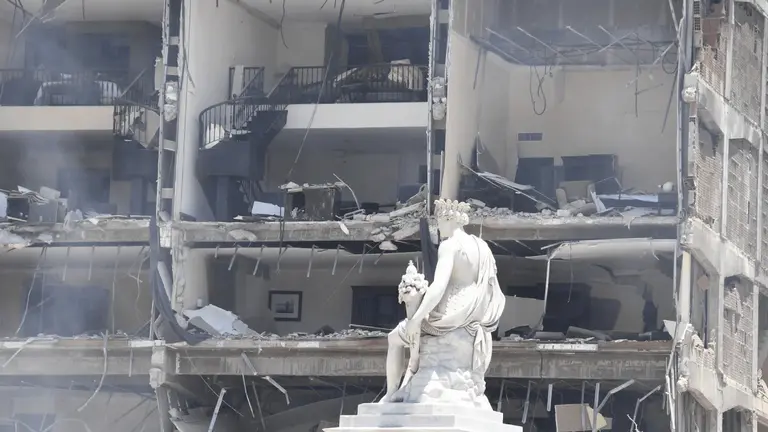 Daños provocados por una explosión en el Hotel Saratoga de La Habana - JOAQUIN HERNANDEZ : XINHUA NEWS : CONTACTOPHOTO