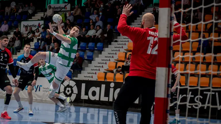 Helvetia Anaitasuna recibe a Unicaja Banco Sinfín en Anaitasuna. IRAITZ IRIARTE.
