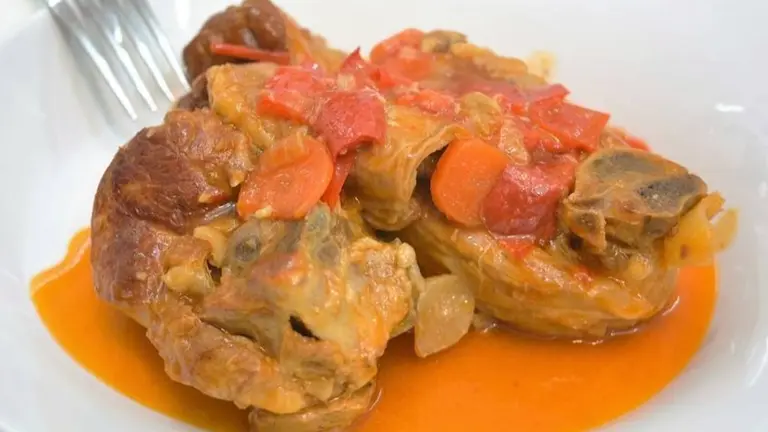 Cordero al chilindrón: cómo cocinar a la navarra la receta del momento. Foto: Pinterest.