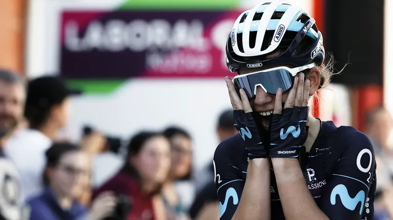 La ciclista australiana del equipo Movistar, Sarah Gigante, se ha proclamado vencedora al termino de la primera etapa de la Navarra Women´s Elite Classic 2022, una las dos clásicas femeninas de ciclismo internacional de categoría UCI WOLRD TOUR que se celebran en Navarra. La etapa con un recorrido de 137 km se ha celebrado con inicio y fin en la localidad de Irurtzun.  EFE/ Jesús Diges