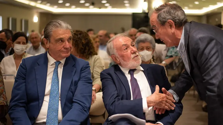 María San Gil y Jaime Orejoa participan en la presentación de la iniciativa NEOS. IRAITZ IRIARTE.