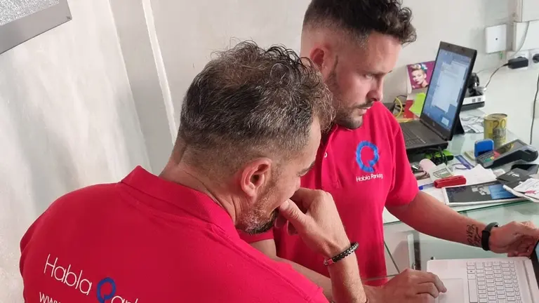 Simone Paolone y Morgan Garau creadores de la APP Habla Parking Ok. CAIXABANK