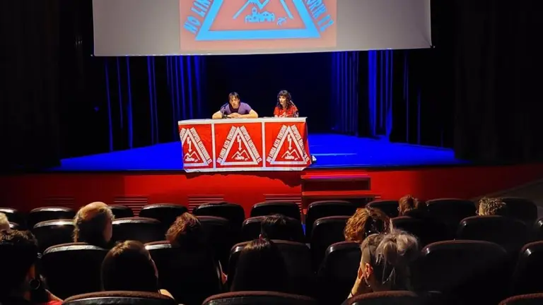 Asamblea celebrada en Etxarri-Aranatz contra los proyectos de líneas de alta tensión. - PLATAFORMA NO LÍNEA ALTA TENSIÓN