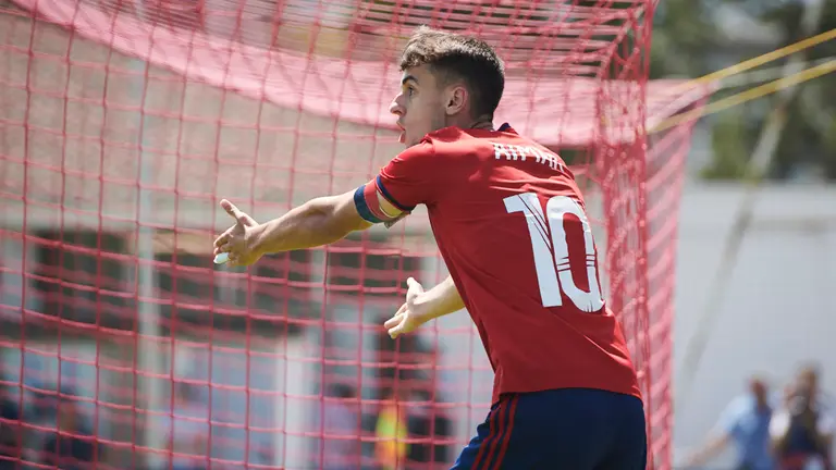 Osasuna Promesas se enfrenta al Izarra en Tajonar. PABLO LASAOSA