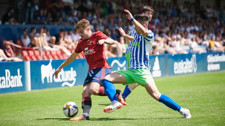 Osasuna Promesas se enfrenta al Izarra en Tajonar. PABLO LASAOSA