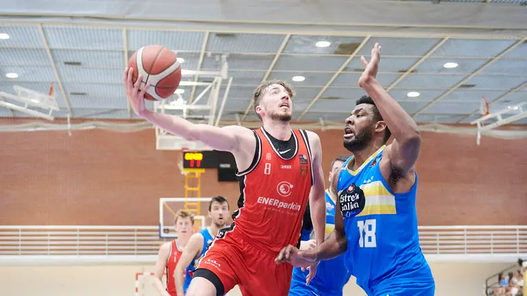 Basket Navarra se enfrenta al Ourense en Arrosadía. PABLO LASAOSA