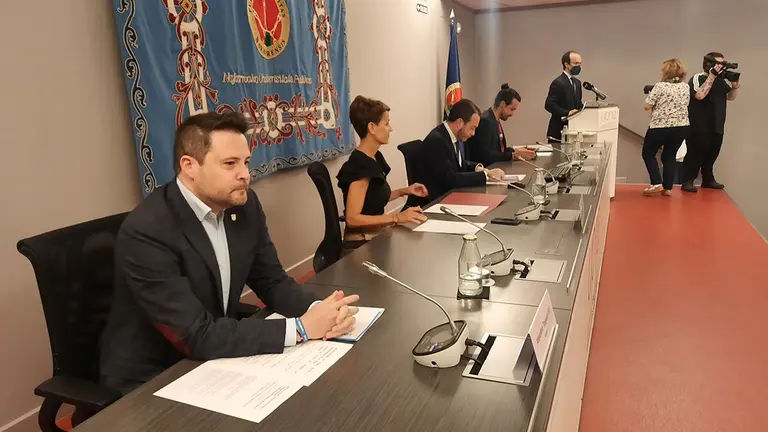 Alejandro Toquero y María Chivite en 12º Foro Social y
Empresarial del Consejo Social de la UPNA. AYUNTAMIENTO DE TUDELA