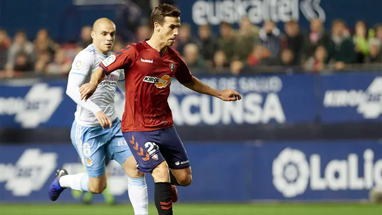 Iñigo Pérez en acción durante el partido Osasuna - Zaragoza en 2019. Fernando Pidal / AFP7 / Europapress.