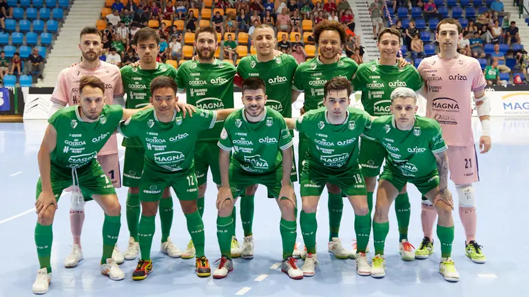 Partido de la LNFS entre Osasuna Magna Xota y Burela Lugo disputado en el pabellón Anaitasuna de Pamplona. IÑIGO ALZUGARAY