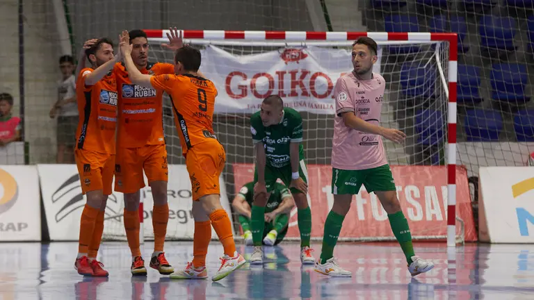 Partido de la LNFS entre Osasuna Magna Xota y Burela Lugo disputado en el pabellón Anaitasuna de Pamplona. IÑIGO ALZUGARAY