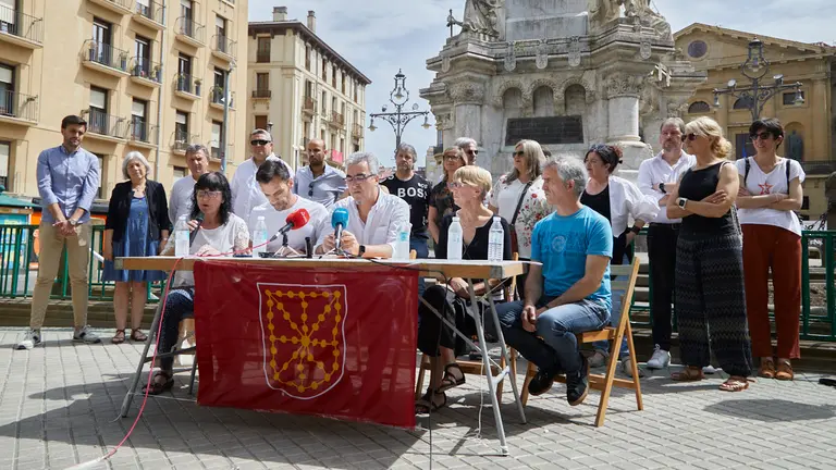 Presentación del manifiesto elaborado por las Agrupaciones Municipalistas Independientes de Izquierdas de Navarra. IÑIGO ALZUGARAY