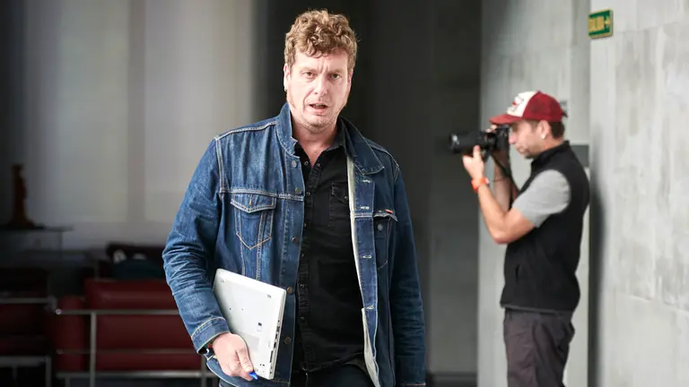 Maiorga Ramírez, de EH Bildu, en su llegada a la Mesa y Junta de Portavoces. PABLO LASAOSA