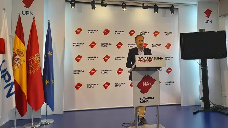 El parlamentario de Navarra Suma Juan Luis Sánchez de Muniáin durante la rueda de prensa. EUROPA PRESS