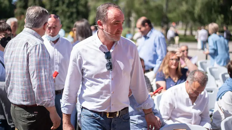 Javier Esparza, presidente de UPN y candidato a la presidencia del Gobierno de Navarra, interviene en un encuentro con afiliados a un año de las próximas elecciones en la Ciudadela de Pamplona. IRAITZ IRIARTE.