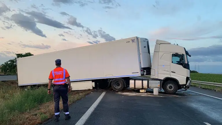 El accidente ha ocurrido en el kilómetro 6 de la AP-15. POLICÍA FORAL