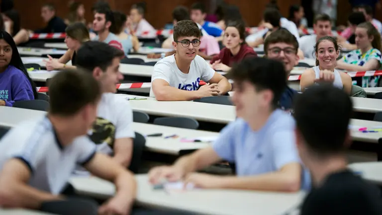 Un total de 3.706 estudiantes se enfrentan a las pruebas de la EvAU que arrancan este martes y que se prolongarán hasta el jueves en los campus de la UPNA de Pamplona y Tudela. PABLO LASAOSA