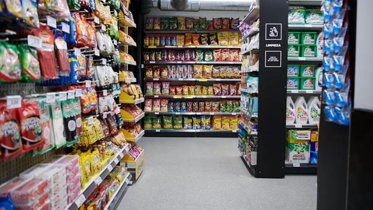 Nuevo supermercado BM en la calle Mayor de Pamplona. PABLO LASAOSA