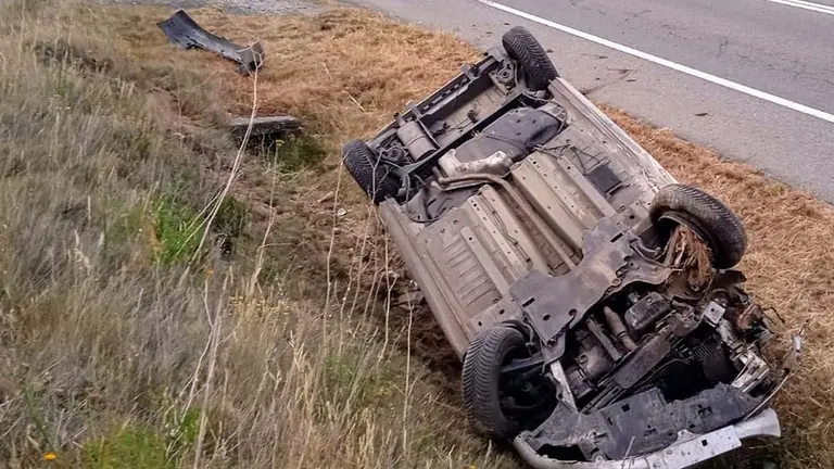 Vehículo accidentado en Unzué. POLICÍA FORAL