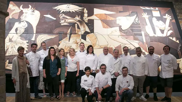 'Guernica' de chocolate expuesto en Civivox Condestable. AYUNTAMIENTO DE PAMPLONA