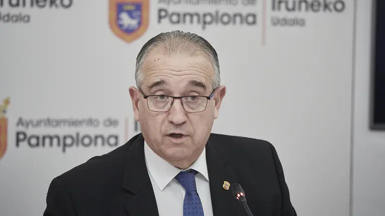 Enrique Maya, Alcalde de Pamplona sobre las carpas