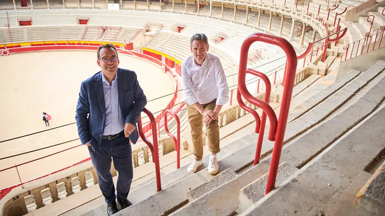 Carlos Mangado y Mariano Pascal, organizadores del espectáculo que conmemora el centenario de la plaza de toros en junio de 2022. PABLO LASAOSA