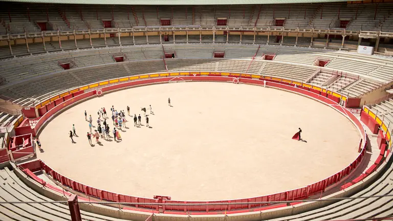 Carlos Mangado y Mariano Pascal, organizadores del espectáculo que conmemora el centenario de la plaza de toros en junio de 2022. PABLO LASAOSA