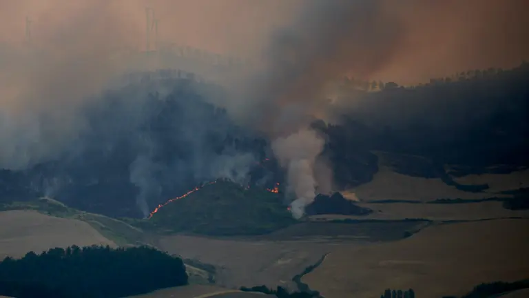 Incendio visto desde Zariquiegui. IRANZU LARRASOAÑA