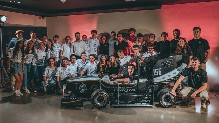 Estudiantes de Ingeniería de la Universidad de Navarra presentan su nuevo monoplaza. UNIVERSIDAD DE NAVARRA