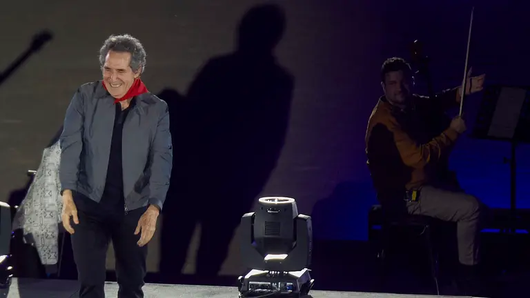 Espectáculo de imagen y sonido para celebrar el centenario de la Plaza de Toros de Pamplona, con la presencia de Miguel Ríos y Juan José Padilla. IÑIGO ALZUGARAY