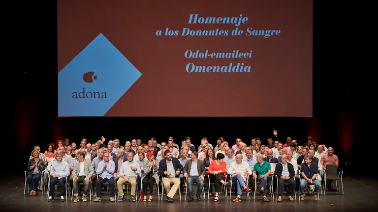 ADONA hace un reconocimiento a los donantes que han realizado 50, 100 y 150 donaciones. PABLO LASAOSA