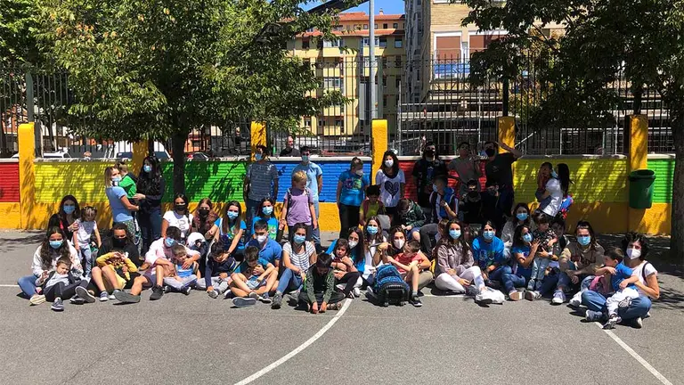 Voluntarios y voluntarias de la Asociación Navarra de Autismo. CEDIDA