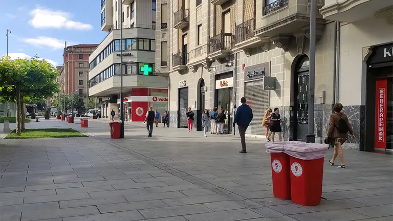 Papeleras instaladas en la Avenida Carlos III. L.V.R.