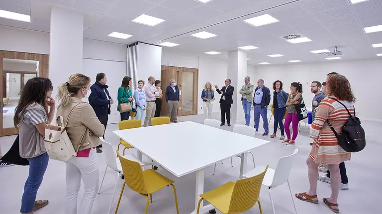 A* Jesús Garzaron/Ayuntamiento de Pamplona
T* Visita de la comisión de urbanismo al centro intergeneracional de Santa Maria la Real
F* 2022_06_28
L* Calle Mutilva 19, Pamplona