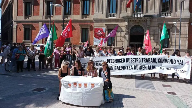 Sindicatos reclaman a Gobierno foral y patronal que hagan un "esfuerzo" y acuerden el I Convenio de residencias. EUROPA PRESS