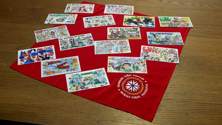 La Federación de Peñas presenta las pancartas para los Sanfermines 2022. IÑIGO ALZUGARAY