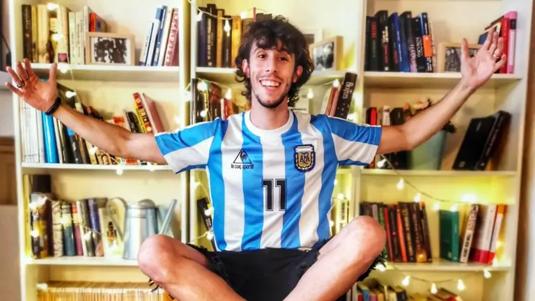 El cantautor navarro Javi Robles anunció su gira por Argentina "como un sueño que se va a hacer realidad". CEDIDA