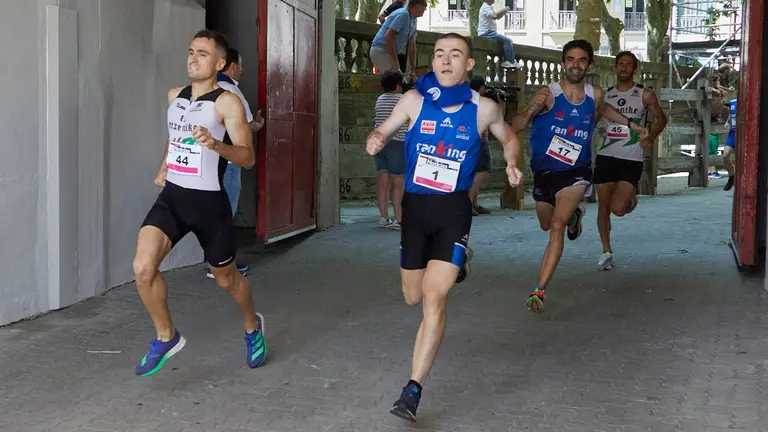 Carrera del Encierro organizada por la peña La Jarana de Pamplona. IÑIGO ALZUGARAY