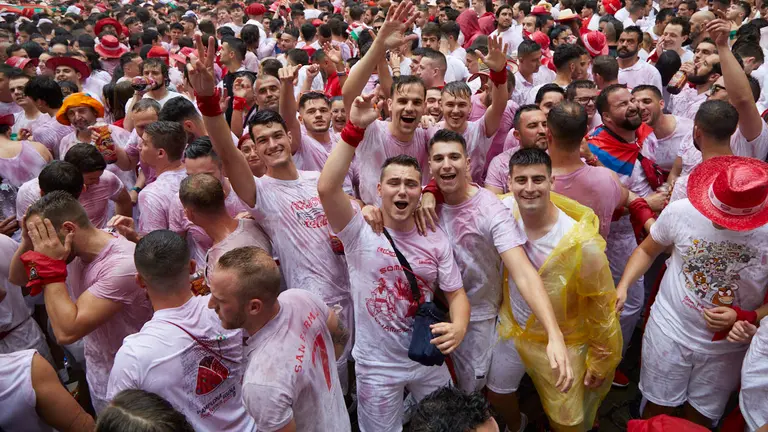 Chupinazo en la Plaza del Ayuntamiento de Pamplona para dar inicio a los Sanfermines 2022. IÑIGO ALZUGARAY