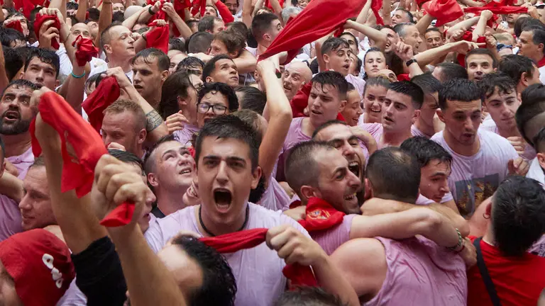 Chupinazo en la Plaza del Ayuntamiento de Pamplona para dar inicio a los Sanfermines 2022. IÑIGO ALZUGARAY