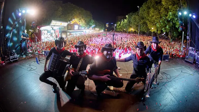 Puro Relajo durante su actuación en San Fermín. CEDIDA