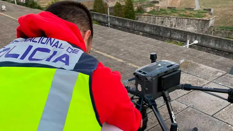 Detenido por resistencia el piloto de un dron en vuelo no autorizado por encima de Carlos III. POLICÍA NACIONAL