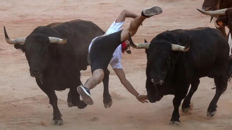 Séptimo encierro de los Sanfermines ante los toros de la ganadería de Victoriano del Río Cortés. EFE J.P. Urdiroz