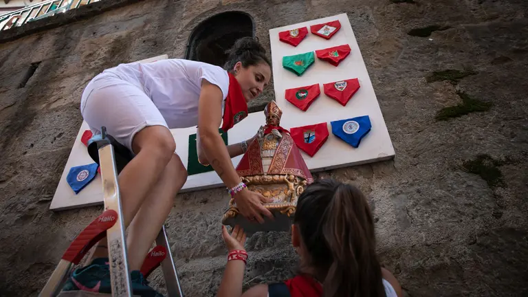 Los mas pequeños celebran su tradicional encierro infantil en la cuesta de Santo Domingo. Maite H. Mateo