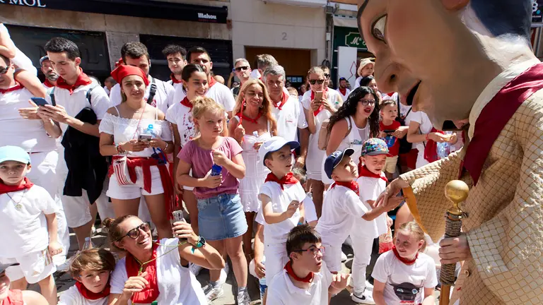 Despedida de la Comparsa de gigantes y cabezudos de Pamplona en el último día de las fiestas de San Fermín 2022. IÑIGO ALZUGARAY