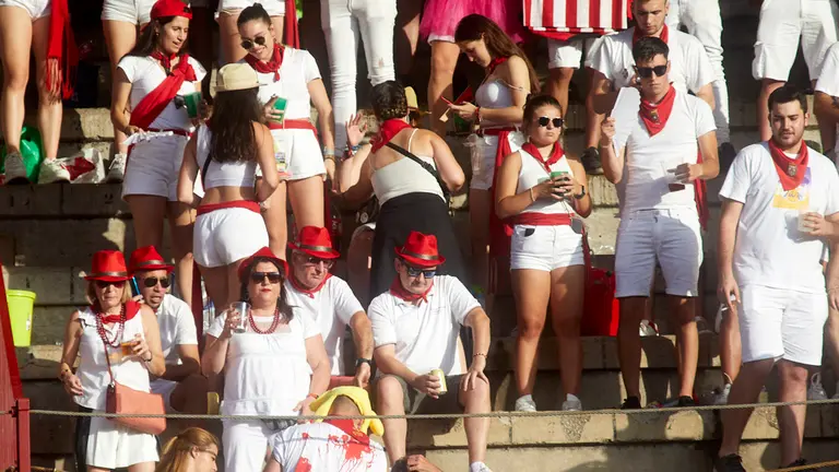Los tendidos de la plaza de toros de Pamplona durante la octava y última corrida de la Feria del Toro de San Fermín 2022. IÑIGO ALZUGARAY