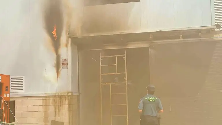 En la nave incendiada se estaban realizando labores de ampliación de las instalaciones. GUARDIA CIVIL