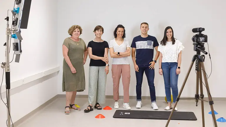 El equipo investigador involucrado en el proyecto. De izda. a dcha., Begoña González Itarte, Blanca Erice Echegaray, Alicia Alonso Martínez, Gaizka Legarra Gorgoñón y Yesenia García Alonso. UPNA